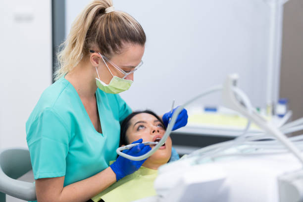 Best Emergency Dental Extractions in Trumbull Center, CT